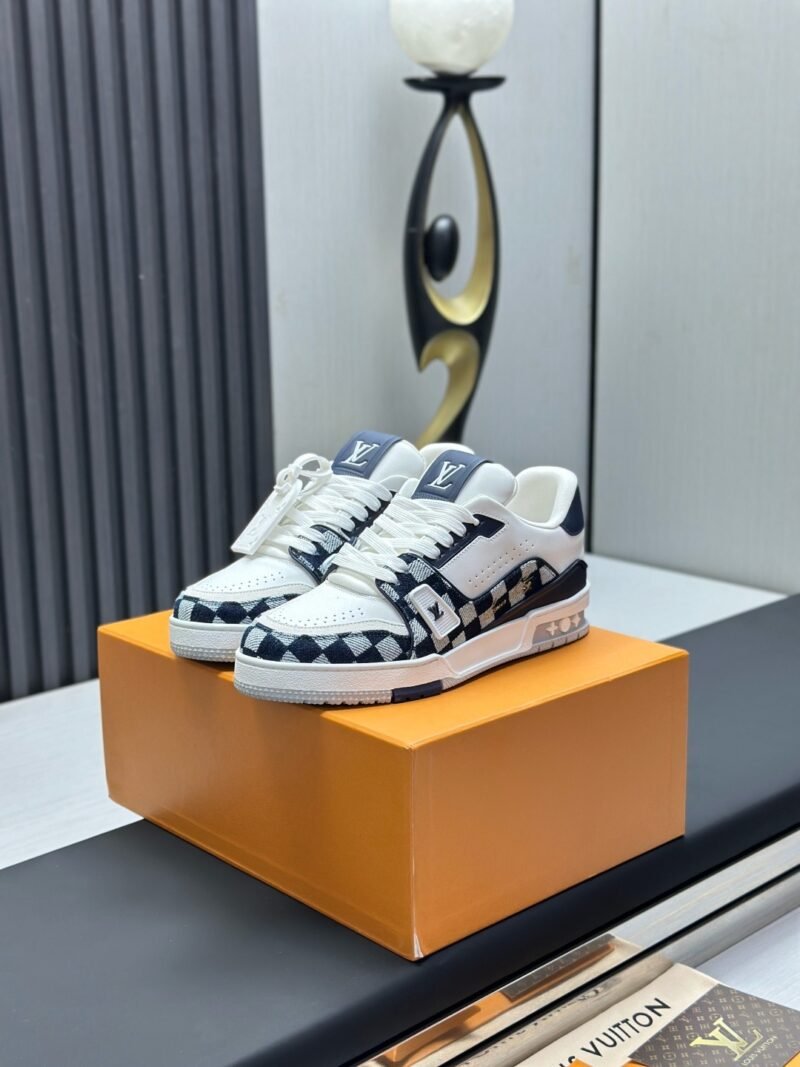 Louis Vuitton Trainer Sneakers Model：0608027