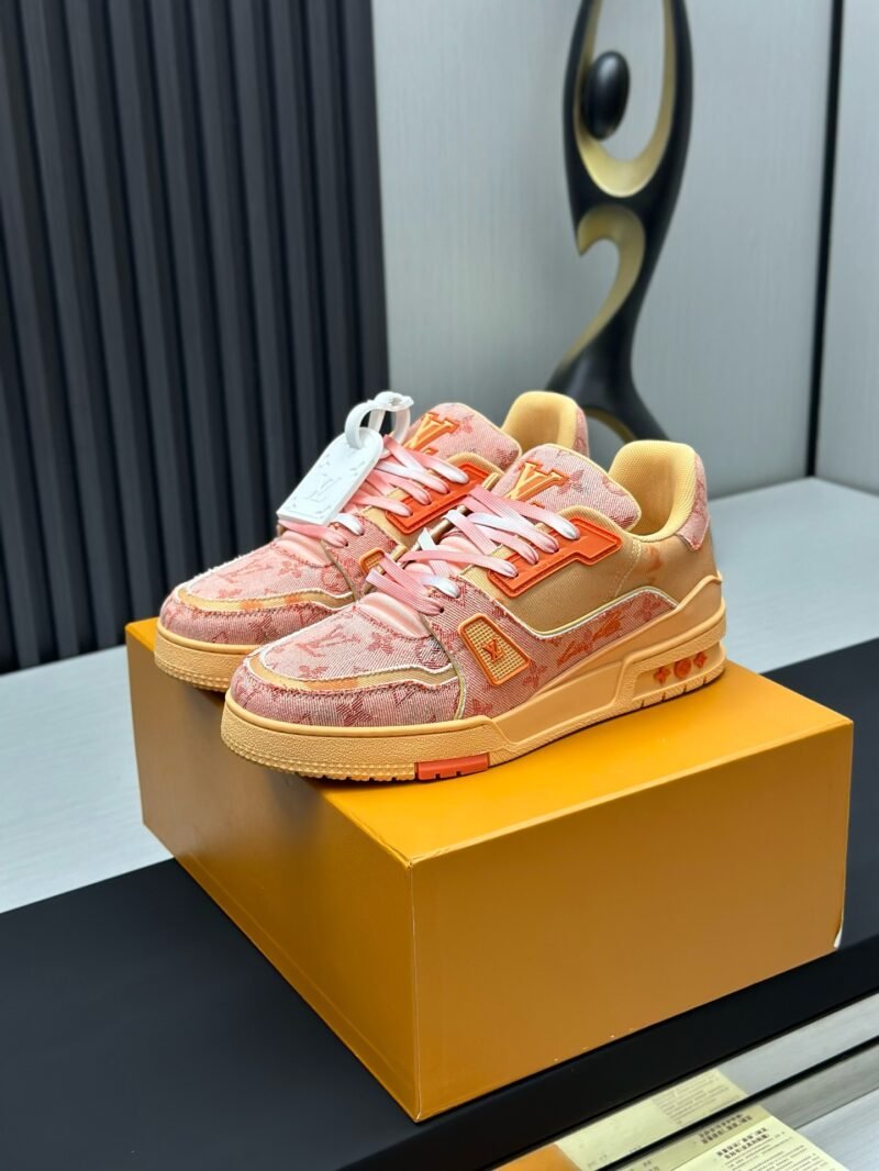 Louis Vuitton Trainer Sneakers Model：0608031