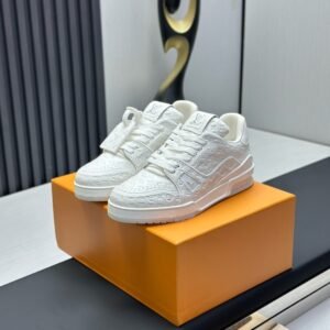 Louis Vuitton Trainer Sneakers Model：0608033