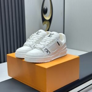 Louis Vuitton Trainer Sneakers Model：0608016