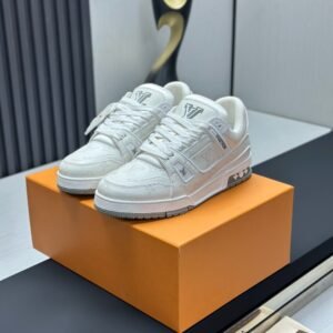 Louis Vuitton Trainer Sneakers Model：0608009