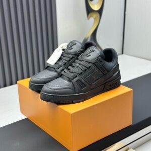 Louis Vuitton Trainer Sneakers Model：0608020