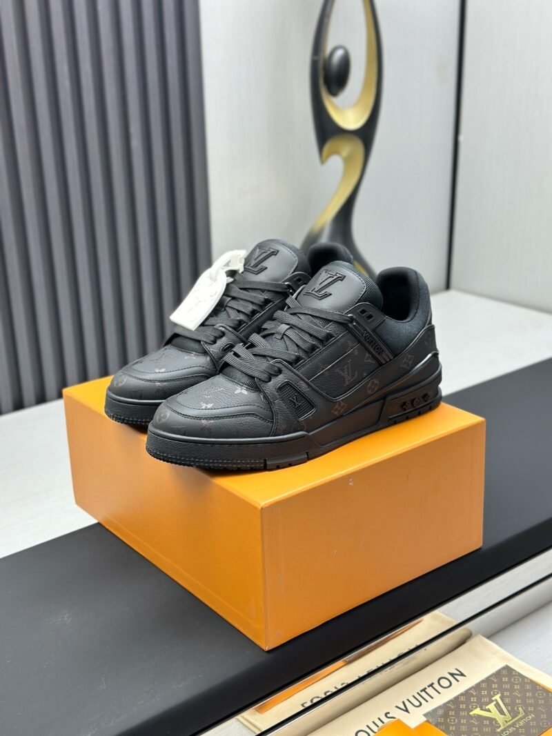 Louis Vuitton Trainer Sneakers Model：0608020