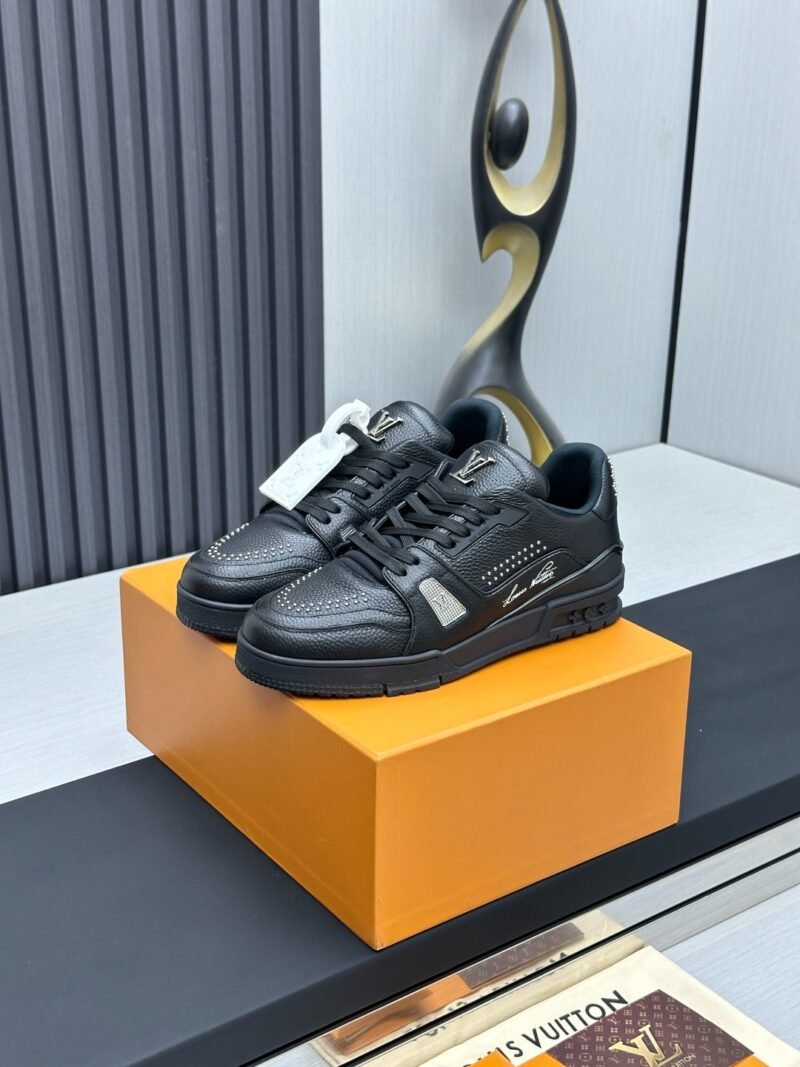 Louis Vuitton Trainer Sneakers Model：0608023
