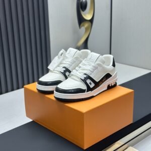 Louis Vuitton Trainer Sneakers Model：0608024