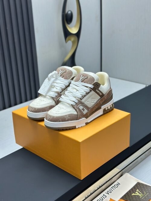 Louis Vuitton Trainer Sneakers Model：0608010