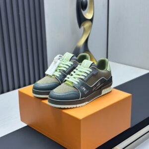 Louis Vuitton Trainer Sneakers Model：0608024