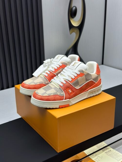 Louis Vuitton Trainer Sneakers Model：0608027
