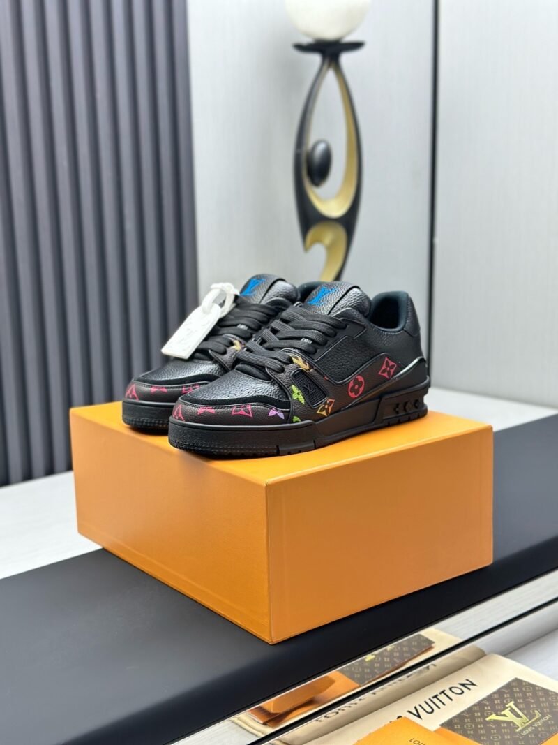 Louis Vuitton Trainer Sneakers Model：0608031