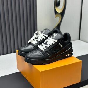 Louis Vuitton Trainer Sneakers Model：0608011