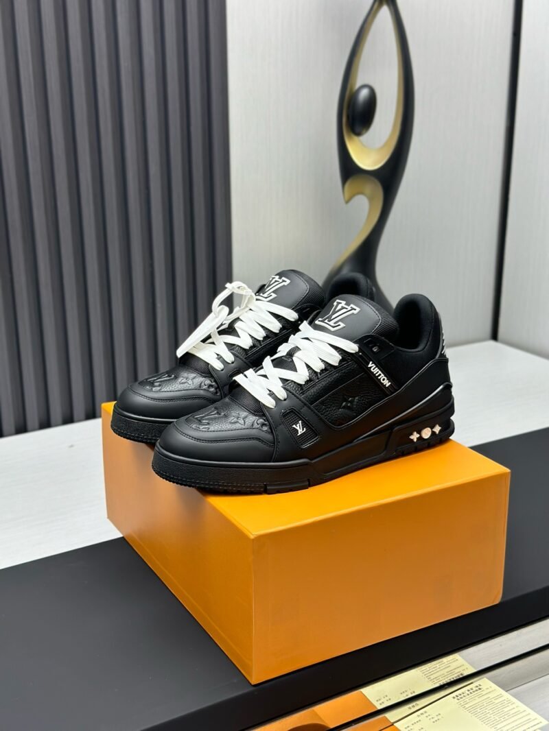 Louis Vuitton Trainer Sneakers Model：0608011