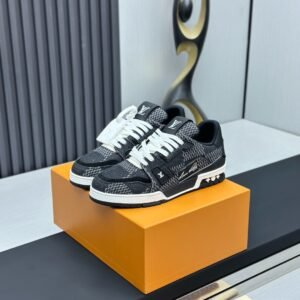 Louis Vuitton Trainer Sneakers Model：0608034