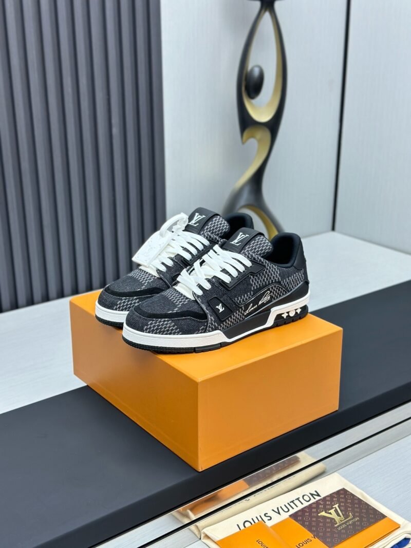 Louis Vuitton Trainer Sneakers Model：0608034