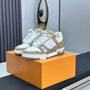 Louis Vuitton Trainer Sneakers Model：0608009