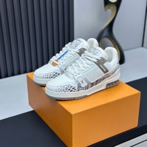 Louis Vuitton Trainer Sneakers Model：0608017