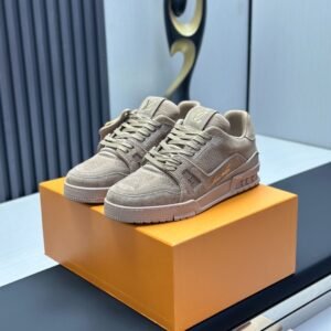 Louis Vuitton Trainer Sneakers Model：0608024