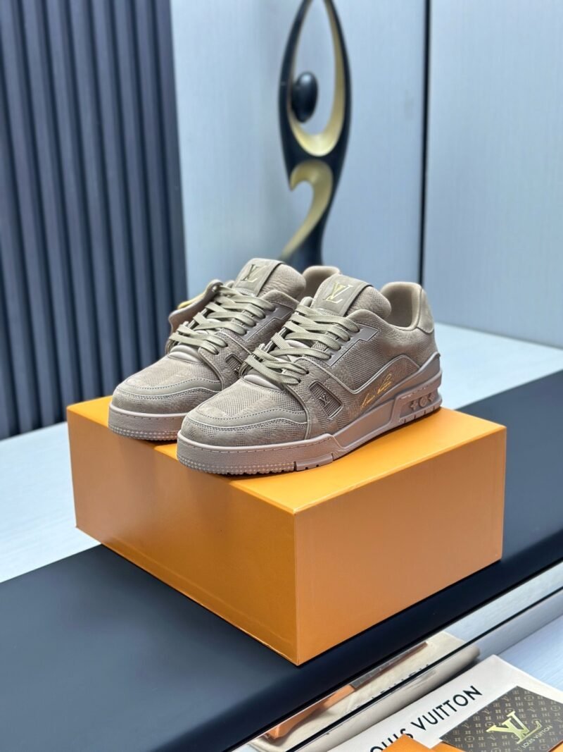 Louis Vuitton Trainer Sneakers Model：0608024