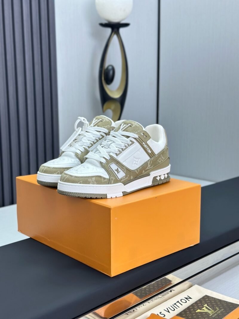 Louis Vuitton Trainer Sneakers Model：0608009