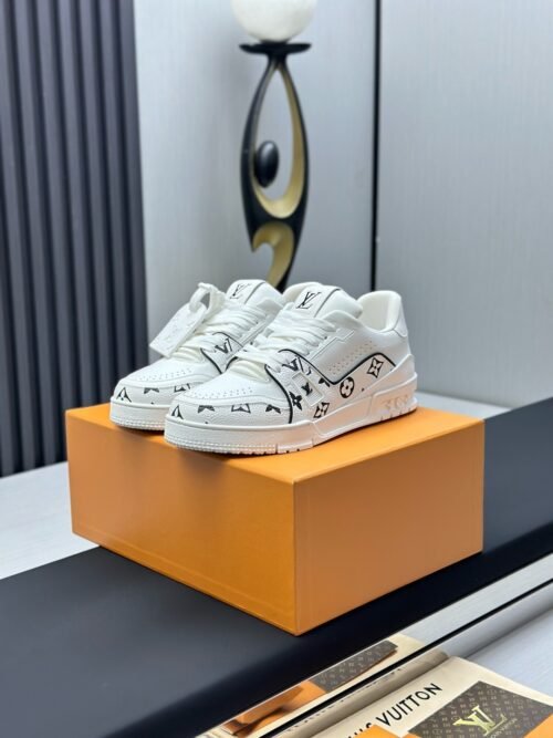 Louis Vuitton Trainer Sneakers Model：0608030