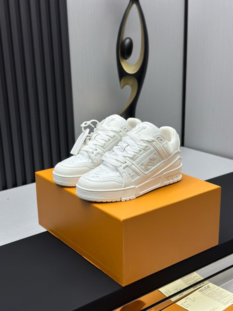 Louis Vuitton Trainer Sneakers Model：0608011
