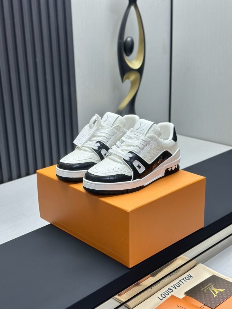 Louis Vuitton Trainer Sneakers Model：0608034