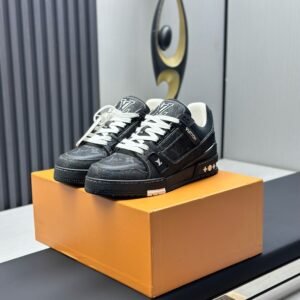 Louis Vuitton Trainer Sneakers Model：0608016