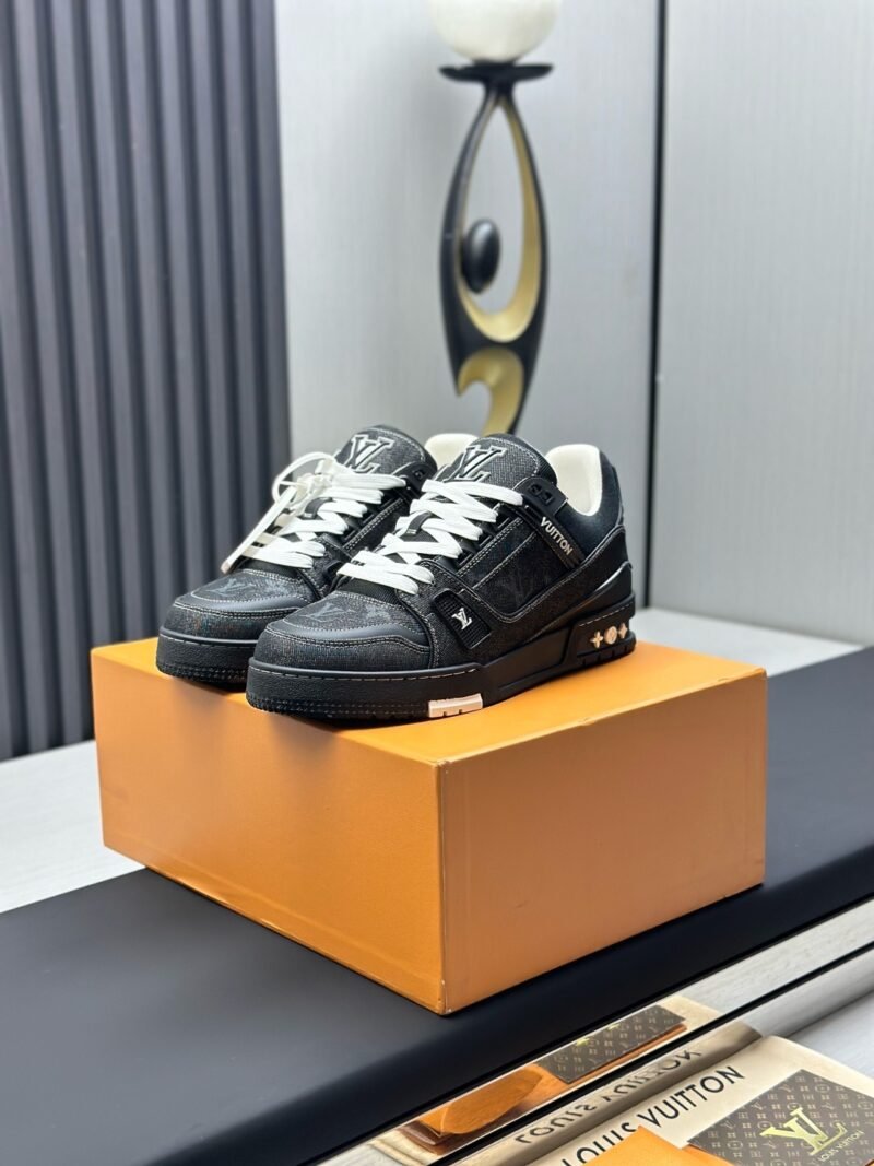Louis Vuitton Trainer Sneakers Model：0608016