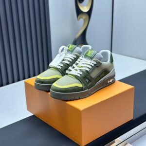 Louis Vuitton Trainer Sneakers Model：0608024