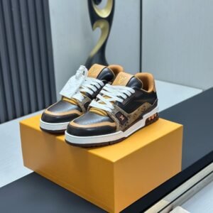 Louis Vuitton Trainer Sneakers Model：0608027