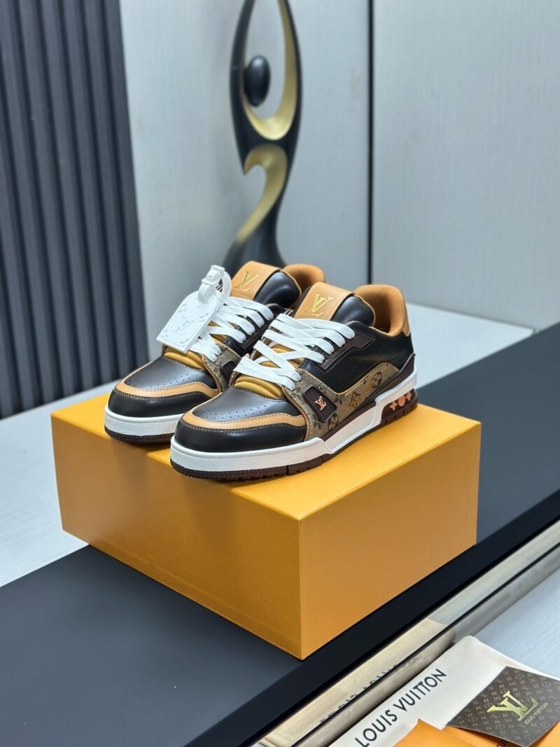 Louis Vuitton Trainer Sneakers Model：0608027