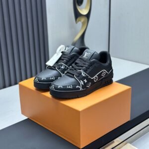 Louis Vuitton Trainer Sneakers Model：0608031