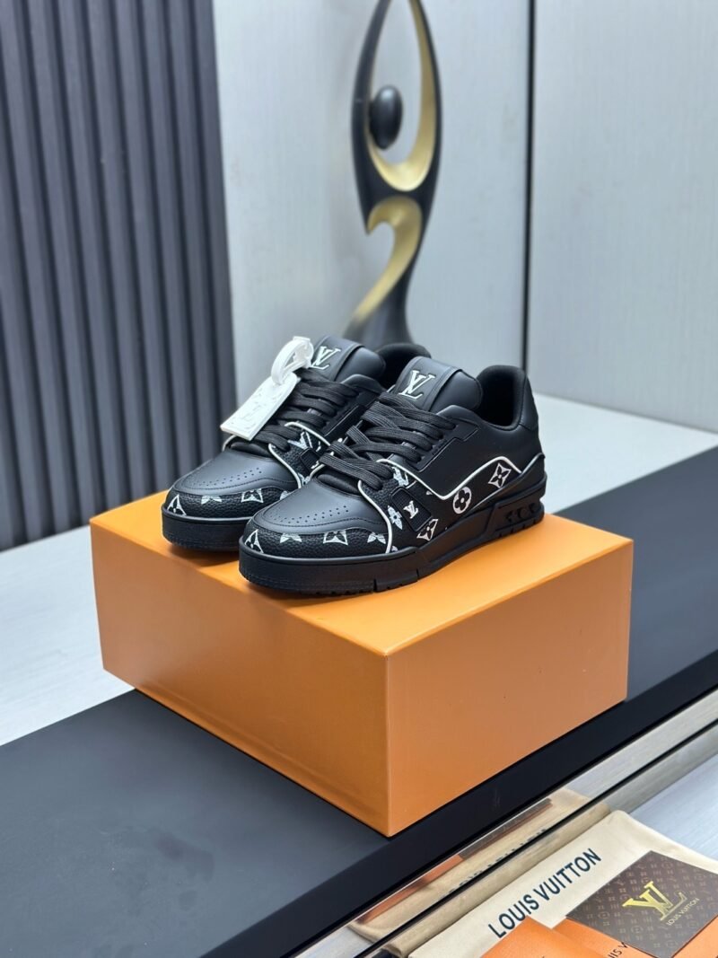 Louis Vuitton Trainer Sneakers Model：0608031