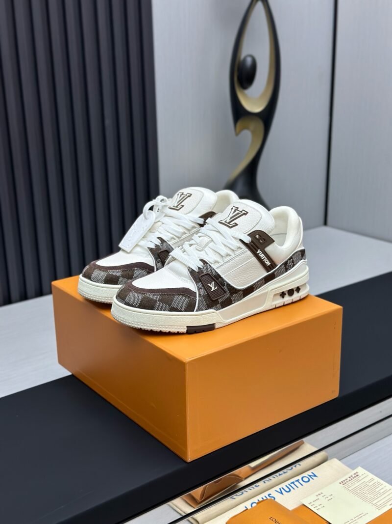 Louis Vuitton Trainer Sneakers Model：0608011