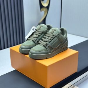 Louis Vuitton Trainer Sneakers Model：0608016