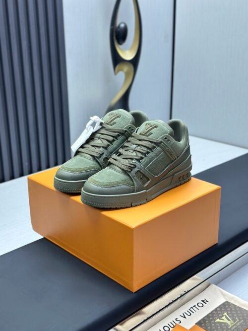 Louis Vuitton Trainer Sneakers Model：0608016