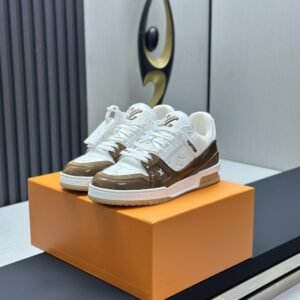 Louis Vuitton Trainer Sneakers Model：0608009