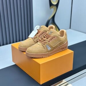 Louis Vuitton Trainer Sneakers Model：0608023
