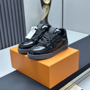 Louis Vuitton Trainer Sneakers Model：0608024
