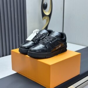 Louis Vuitton Trainer Sneakers Model：0608033