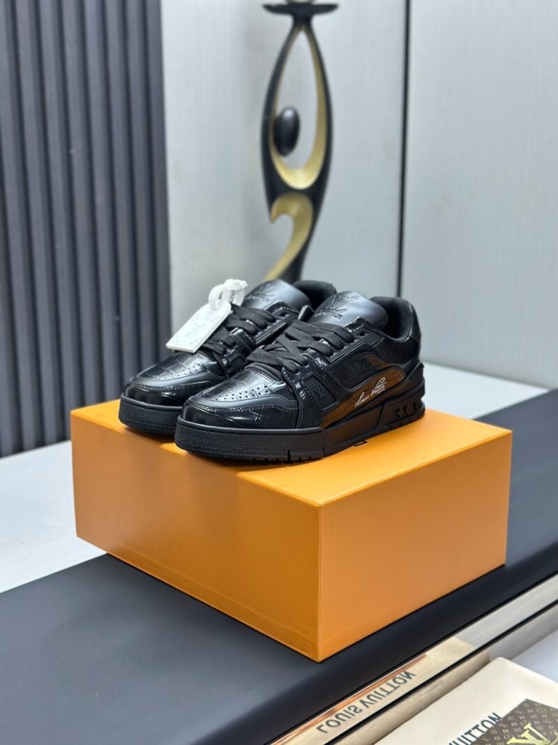 Louis Vuitton Trainer Sneakers Model：0608033