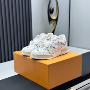 Louis Vuitton Trainer Sneakers Model：0608037