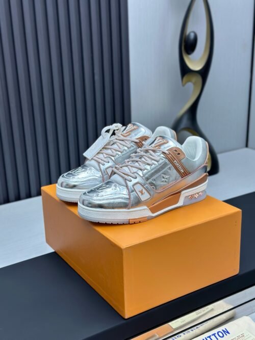 Louis Vuitton Trainer Sneakers Model：0608018