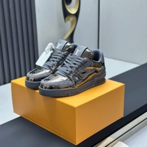 Louis Vuitton Trainer Sneakers Model：0608024