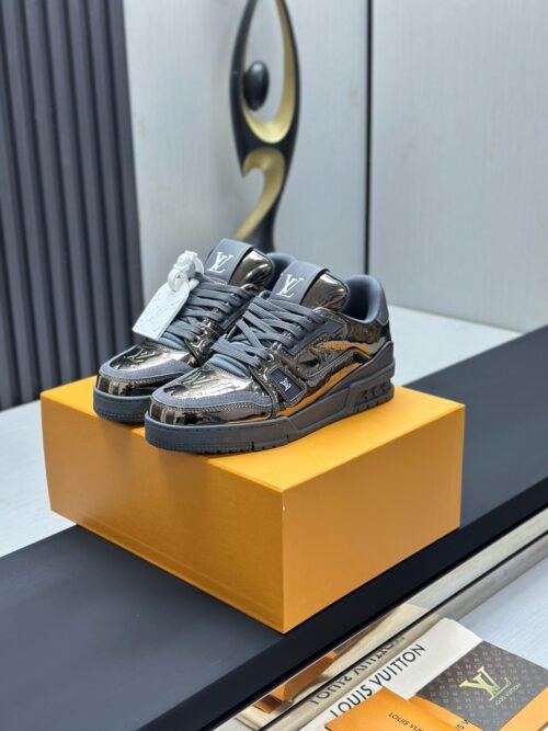 Louis Vuitton Trainer Sneakers Model：0608026